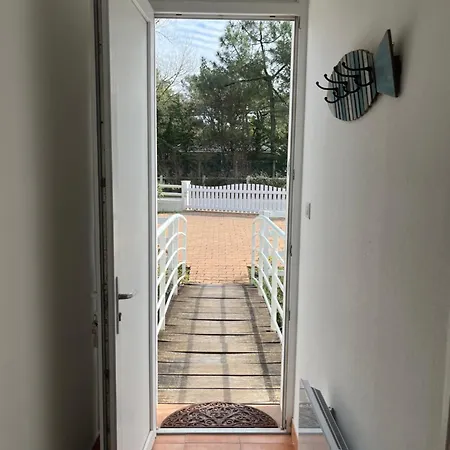 T2 Avec Piscine à 400m De La